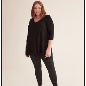 Women’s black 3/4 sleeve shirt